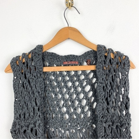 525 America Y2K Gray Crochet Vest Sz M - Picture 3 of 7